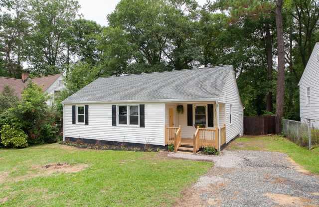 Look for the Cute Yellow Door! New Deck and Fully Fenced-In Backyard! - 107 Briarwood Road, Spartanburg, SC 29301