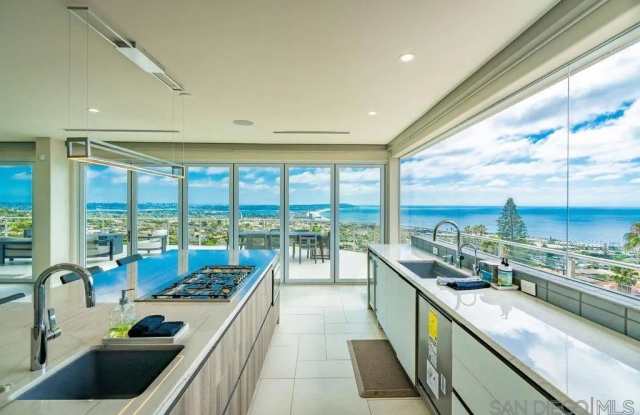 1001 La Jolla Rancho Rd