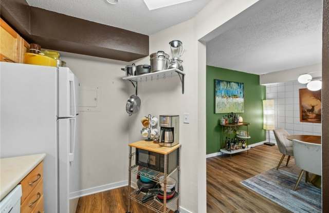 4902 University Avenue