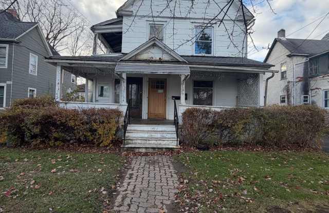 Photo of 16 Jefferson Avenue - 2nd floor front