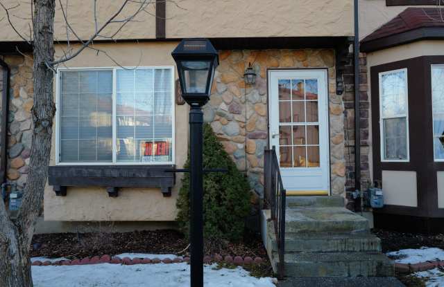 Photo of 800 Hamlet Cir S