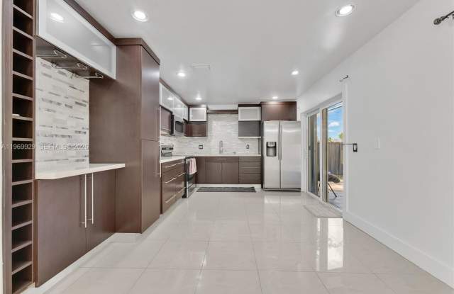 9646 SW 151st Avenue 1, Miami, FL 33196