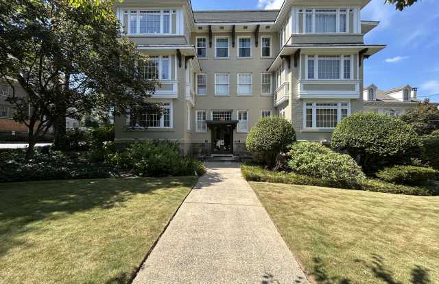 18 Peachtree Cir Ne