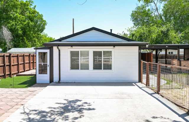 Spacious + Private 2BR/1BA in the Beautiful Golden, CO! Secluded AND Conveniently Located