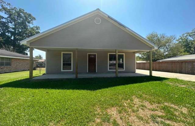 5365 Lorraine St - 5365 Lorraine Street, Addis, LA 70710