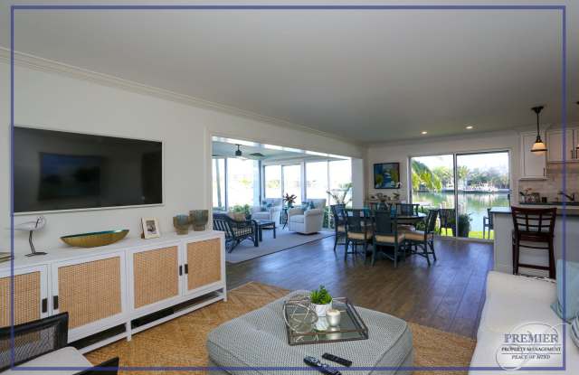 *** MOORINGS BAY 2/2 SHORT WALK TO BEACH AND VENETIAN VILLAGE*** SUMMER ONLY RENTAL **