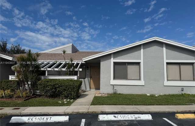 Photo of 603 Racquet Club Rd