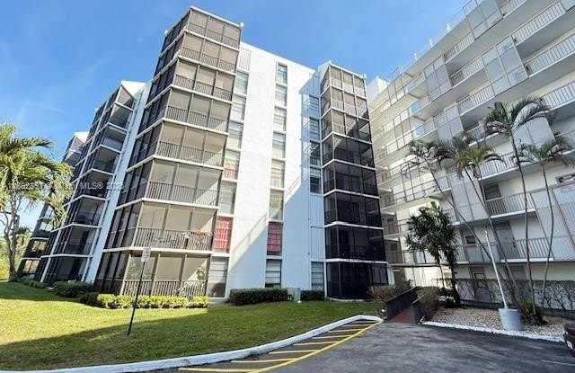 3401 N Country Club Dr