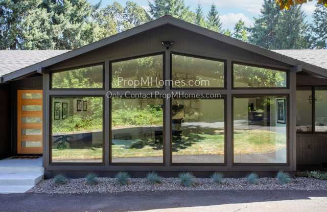 Photo of Fantastic Three-Bedroom Home in West Linn on a Half Acre W/ Landscaping Included!