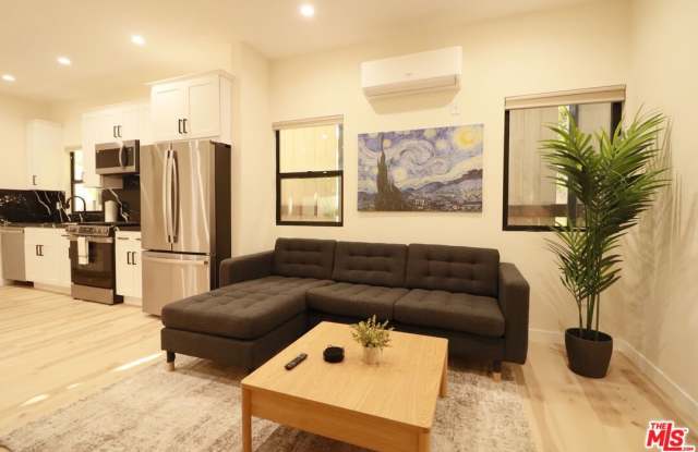 9040 Phyllis Ave unit: D