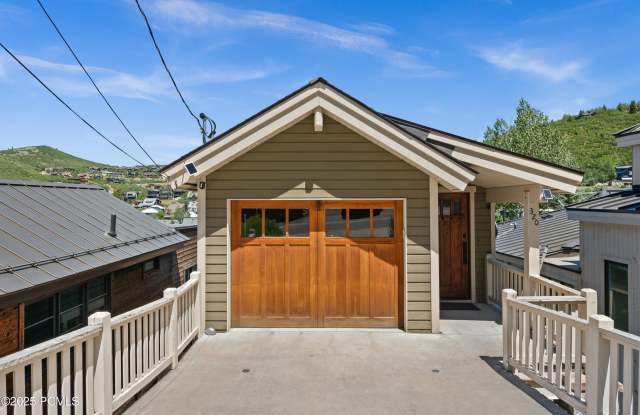 Photo of 320 Woodside Avenue