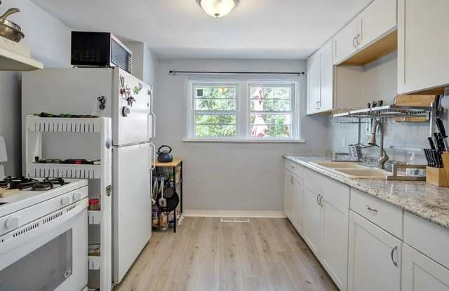 Two Bedroom One Bath Downtown Bungalow