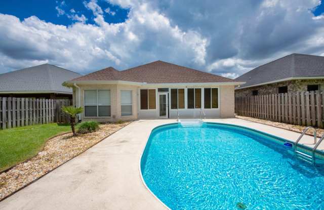 Luxury Living with Saltwater Pool, Florida Room  Generator