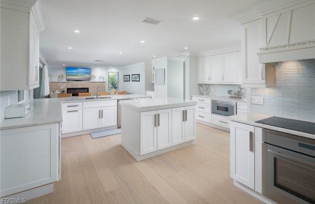 635 Fountainhead Lane