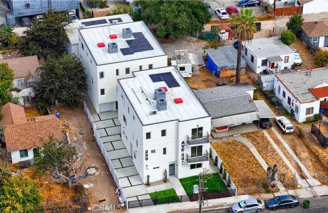 Photo of 257 S Avenue 54