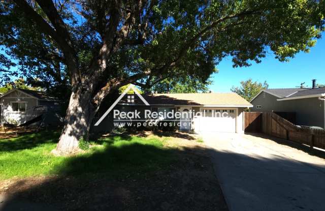 Very Nice Citrus Heights 3 Bedroom House with Garage and Large Backyard!!
