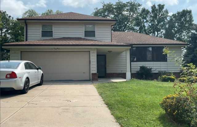 Spacious 3 BRs 3 BAs right off Center Road