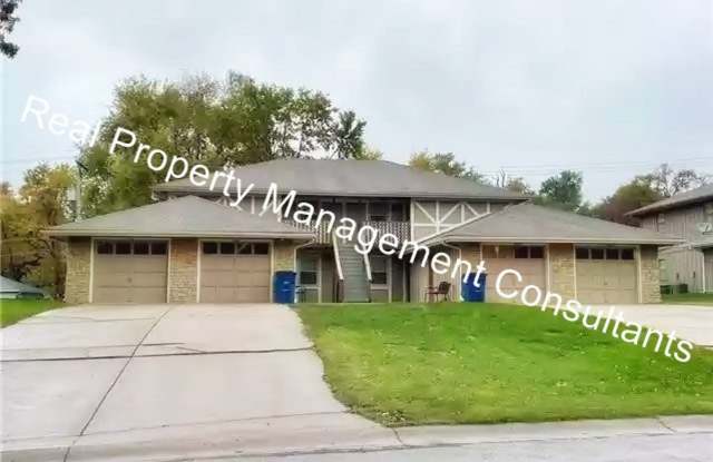 2-Bedroom Home with Garage - 16604 East Gudgell Road, Independence, MO 64055