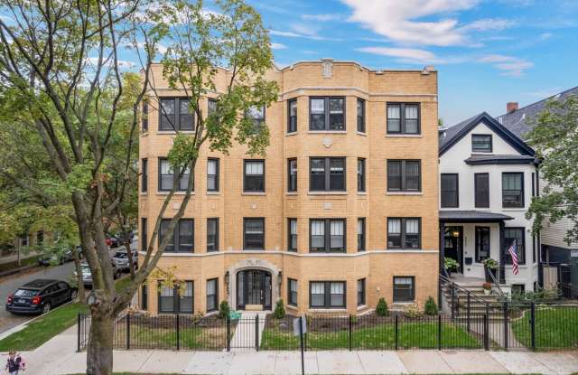 2015-19 W Ainslie / 4855-57 N Seeley