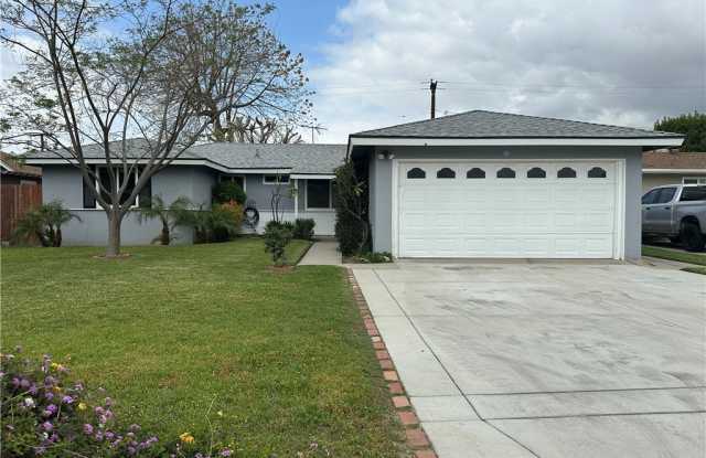 1227 N Fairvalley Avenue