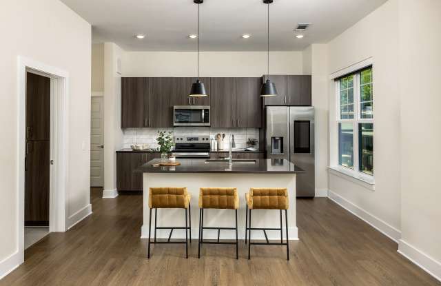 Photo of AMLI Brookhaven Apartments