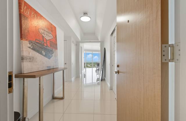 Turnberry Towers East 1507