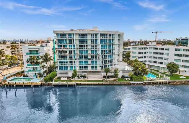 Photo of 9821 E Bay Harbor Dr