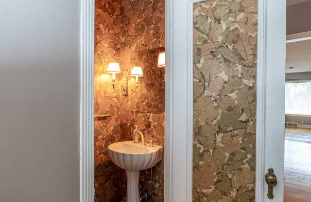 2983 Warrensville Center Rd