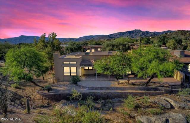 1107 E OCOTILLO Circle