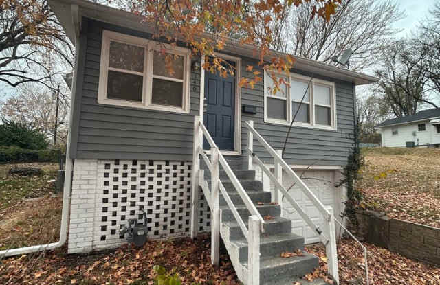 Available Now! RENT SPECIAL!! 3 Bed 1 Bath Home! $1195.00