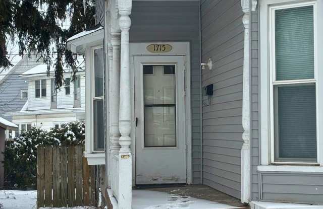 3 Bedroom, 1 Bath Home Conveniently Located Downtown