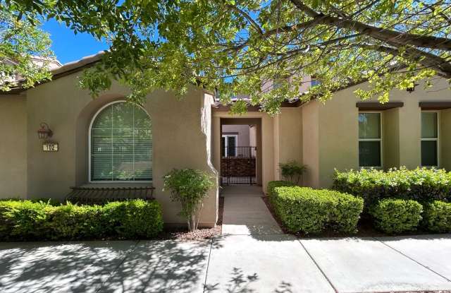 Downtown Summerlin 3-Bedroom Townhouse!