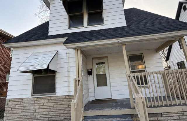3 Bedroom 1.5 Bathroom HOUSE