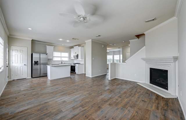 10820 S Lake Mist Ln