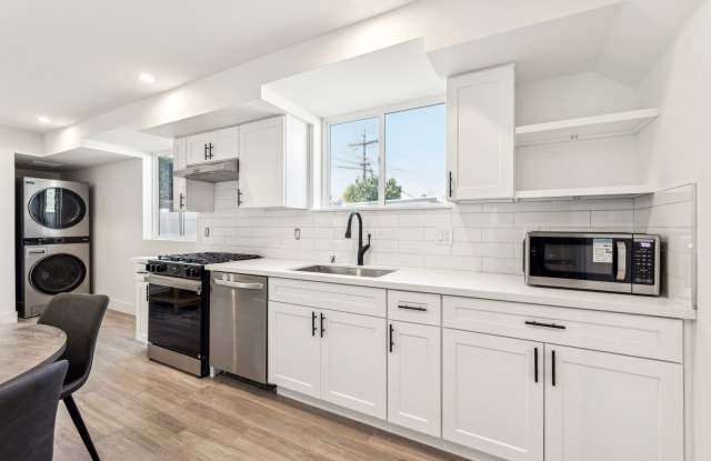 MH 416 N La Fayette Park Pl