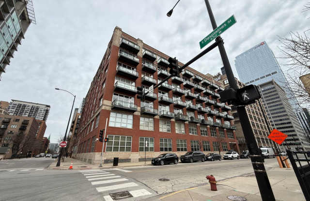Great 1 Bedroom/1 Bath Great Location Close to Entertainment and Transportation!