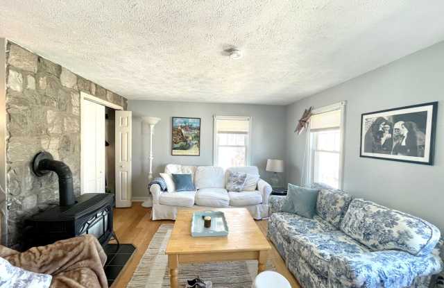 Large, updated 2 bed in a prime location in South Boston