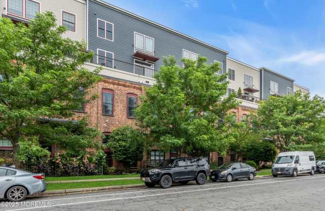 1001 2nd Avenue unit: 103