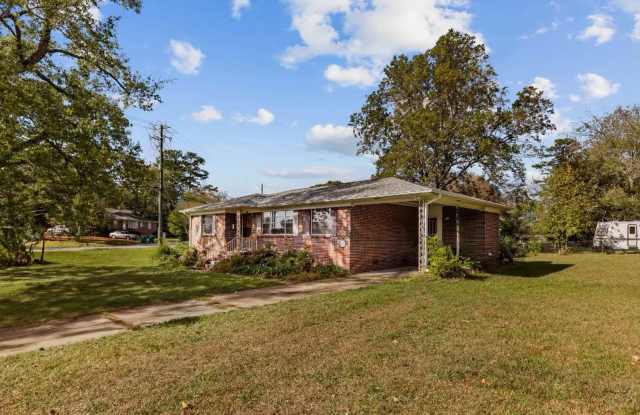 Cozy and New Renovated 3 Bedroom 2 Bath in Centerpoint! Tour and Apply Today!