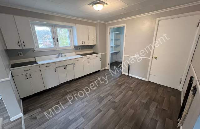 Photo of Spacious 5-Bedroom Home- This won't last long- Call NOW 989-895-1590