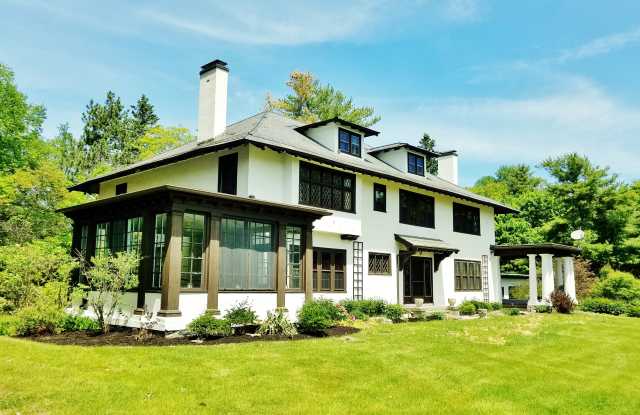 Photo of 900 State St