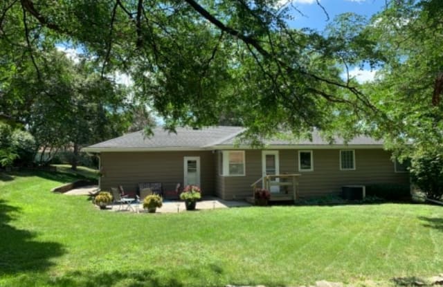 7113 Sunrise Blvd - 7113 Sunrise Boulevard, Windsor Heights, IA 50324