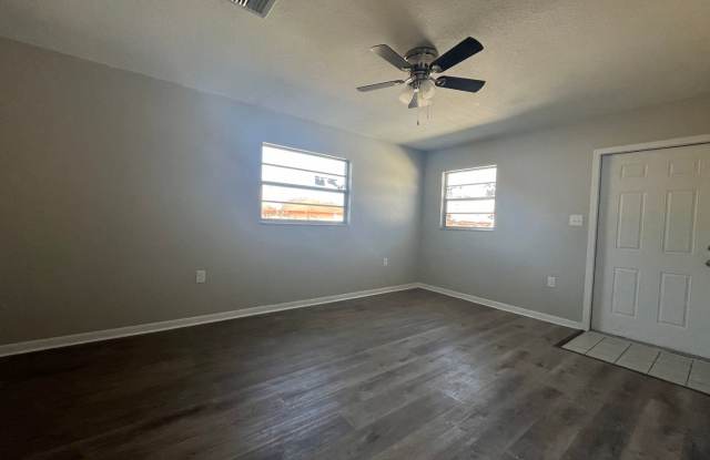 2 bed/ 1 bath duplex