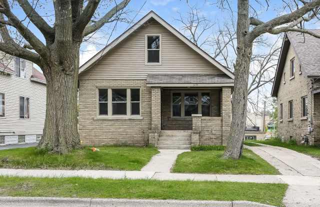 1135 Crescent Street Northeast