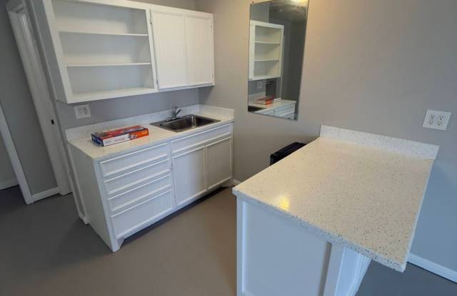 $400 Off 1st Full Month!* All Utilities Included! Cozy Studio* Pet Friendly* Near Loop 340  I-35*