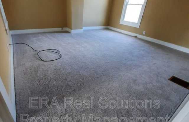 110-112 East Walnut St