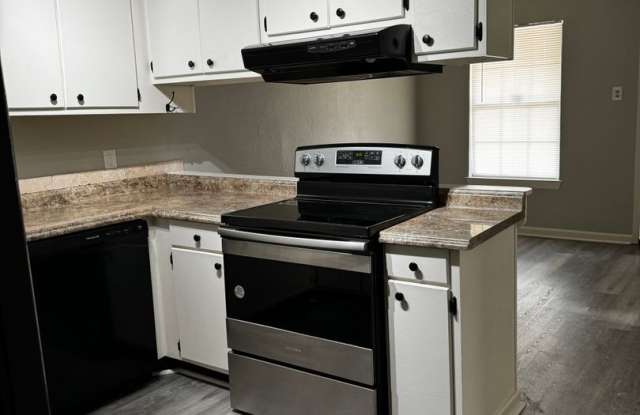 Charming 2/2 Condo Blocks from Baylor Campus!