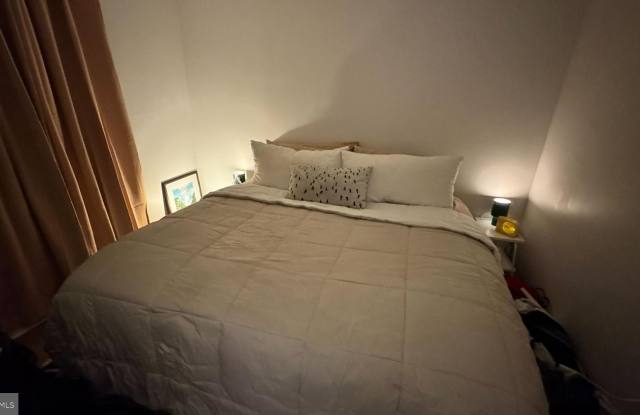 1018 PINE Street unit: 2R