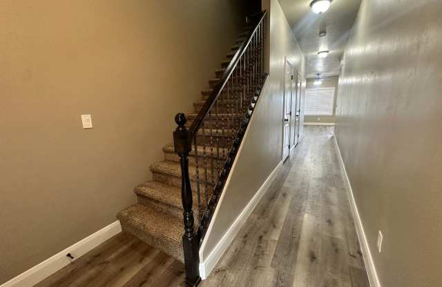 ** Move-in Discount** 3 Bedroom - 2.5 bathroom - in the heart of Cedar City!