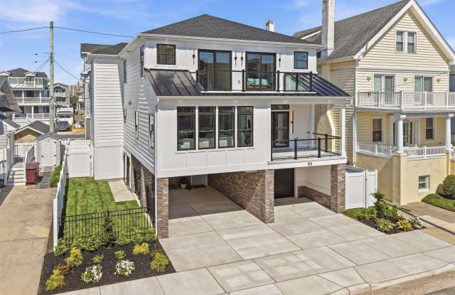 105 S Stratford Ave